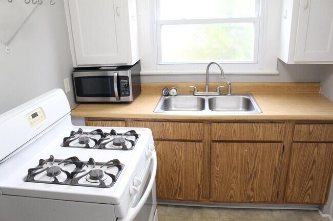 Photo - 142 N Lancaster St