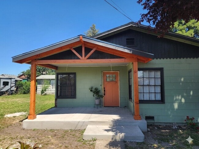 Building Photo - 105 Elk St