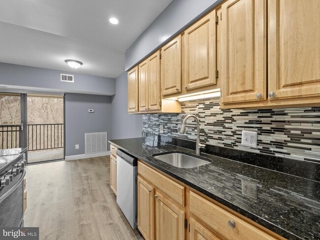 Building Photo - 11613 Stoneview Square Unit 21C