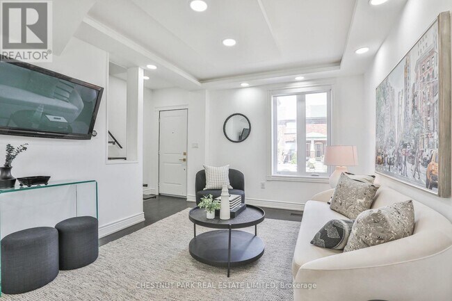 Photo - 1341 Dupont St