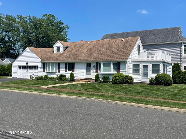 300 4th Ave