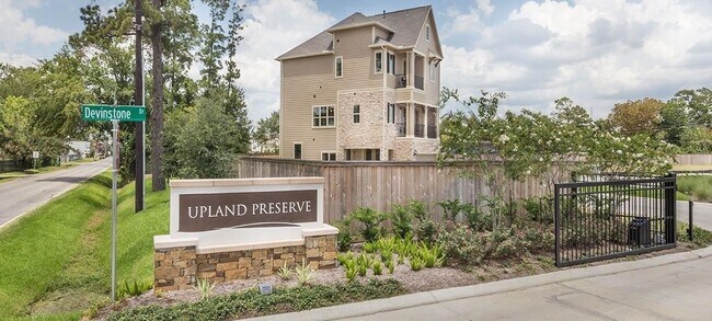11021 Mikula Dr