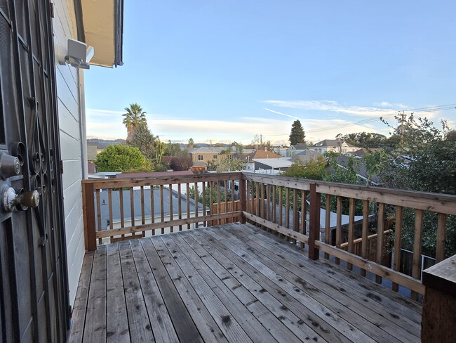 Building Photo - 1049 56th St Unit Upper