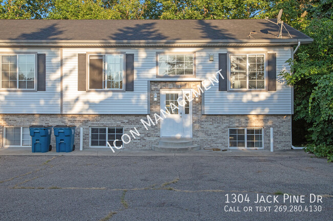 Cozy off-campus housing - Cozy off-campus housing Townhome