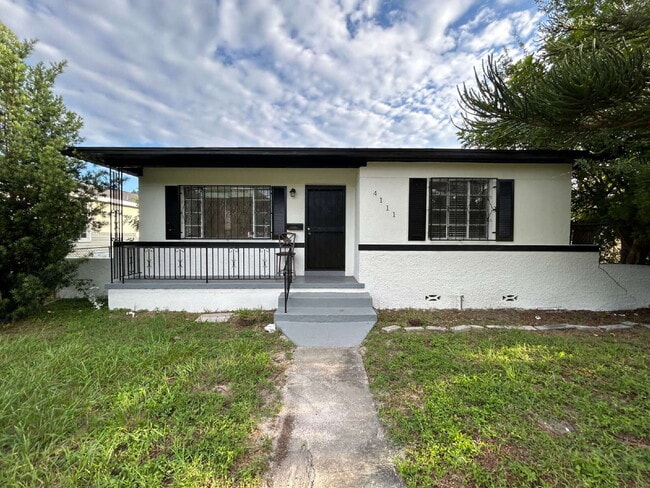 Building Photo - "Charming 3-Bedroom Home in St. Petersburg...