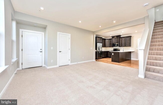 Photo - 43740 Transit Sq