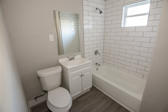Photo - 3307 Broadway St