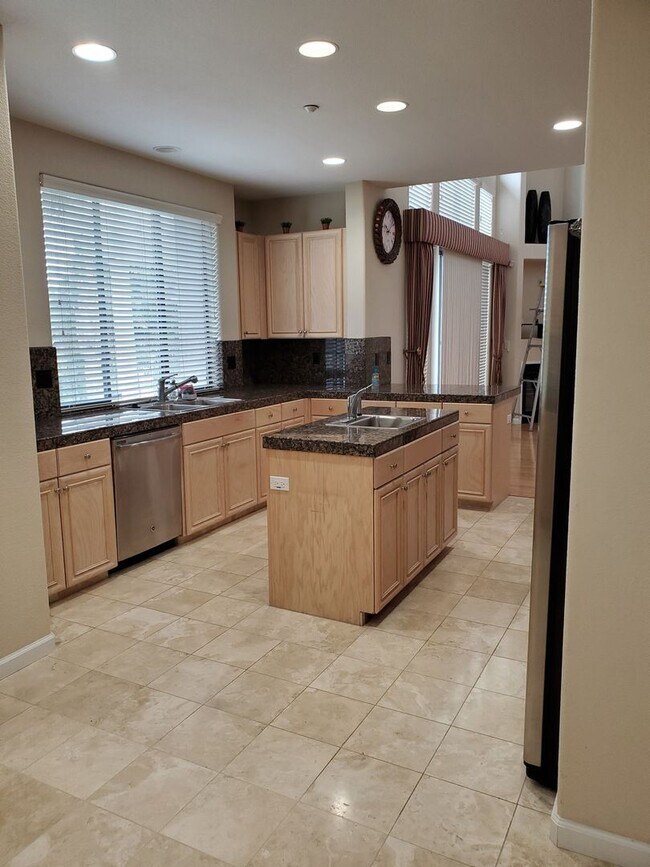 Photo - Wonderful 5bd / 3.5ba with 2 master suites