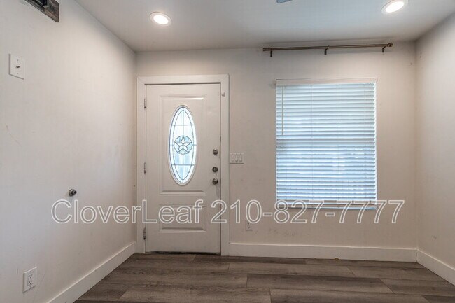Photo - 139 Hansford St