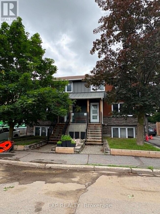 Photo - 340 Queen Mary St