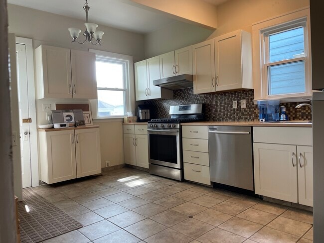 Photo - 704 Lovett Ave SE