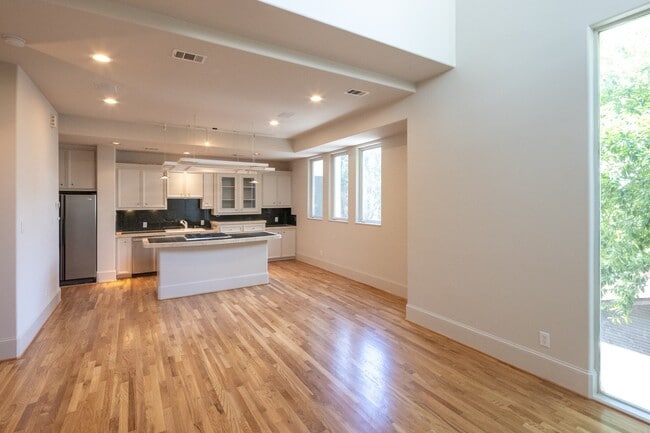 Building Photo - 1524 Maryland St Rental