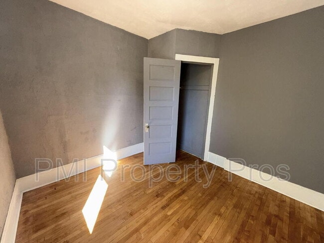 Building Photo - 2575 N 34th St Unit Upper