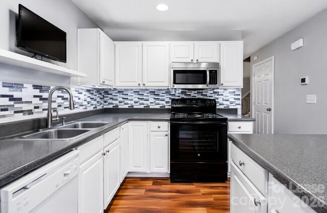 Photo - 10519 Yellow Rose Ln