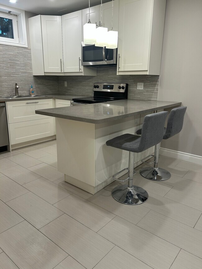 Photo - 2 BED - 2 BATH - HAMILTON - BASEMENT Unit 2