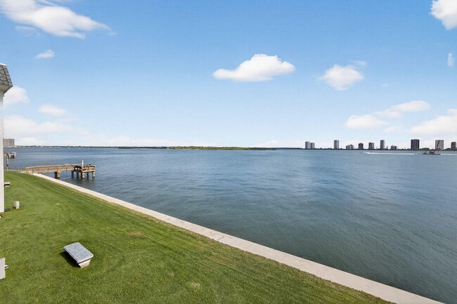 Building Photo - 100 Shore Ct Unit 208