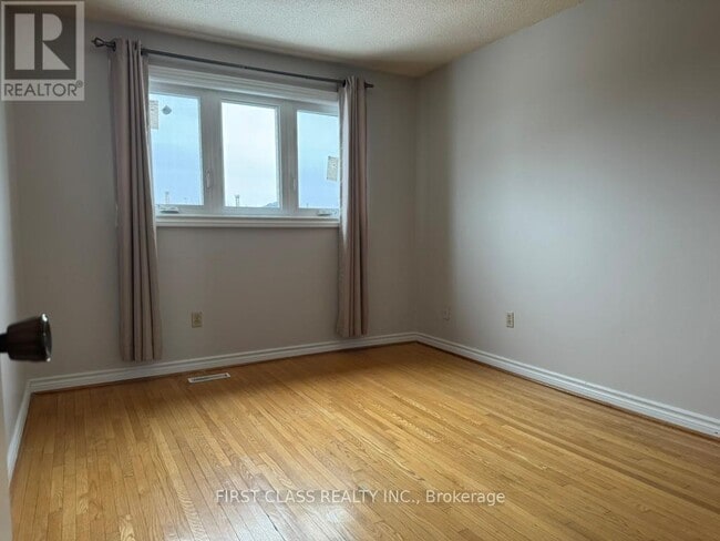 Photo - 11 Coleraine Ave