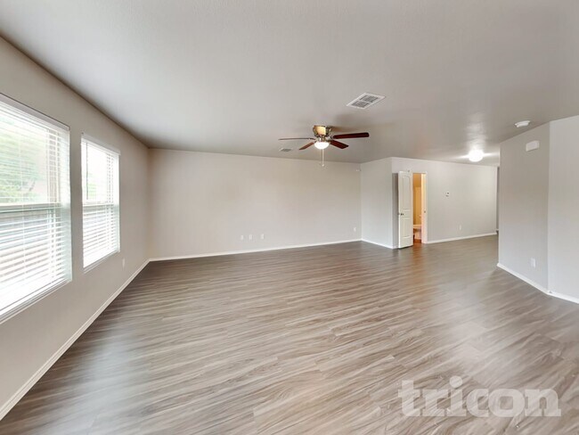 Photo - 5693 McClelland St