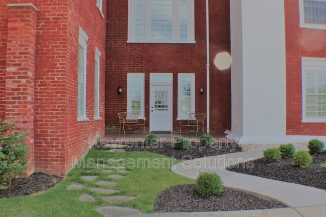 Photo - 100 W Village Dr Unit 101