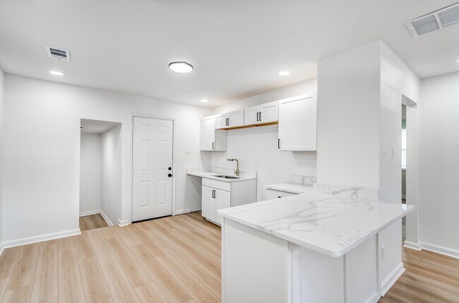 Photo - 1865 Ferber Ave