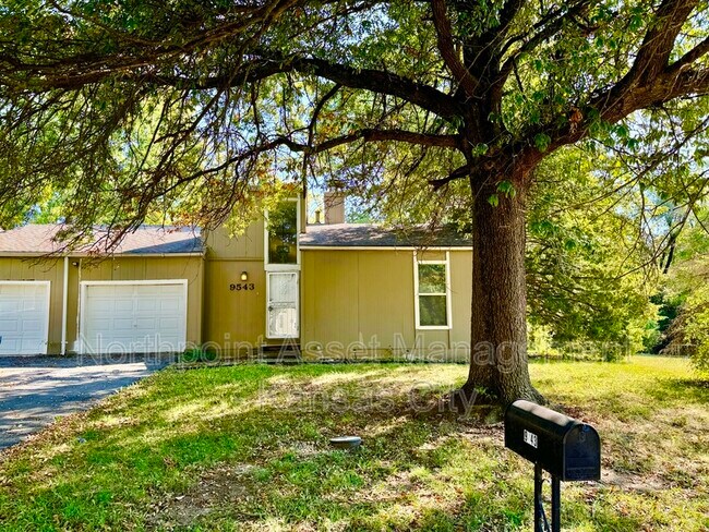 Photo - 9541-9543 Manning Ave