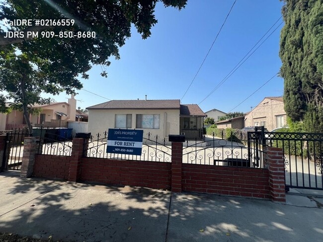 Rosemead 2 Bedroom Home with 2 Car Garage - Rosemead 2 Bedroom Home with 2 Car Garage