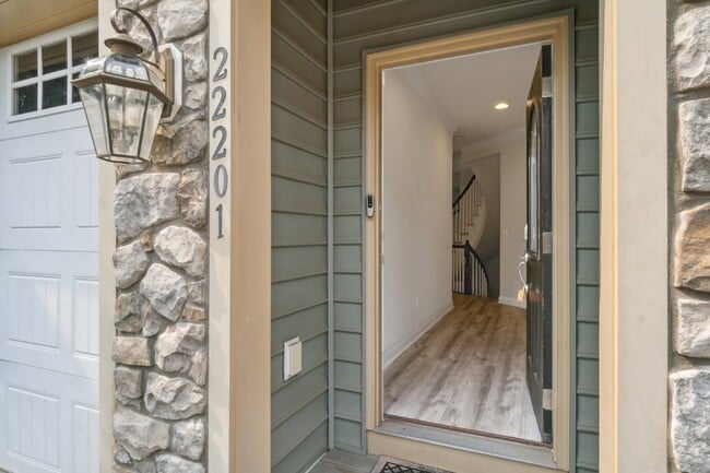 Photo - *Luxury, 4-level Broadlands town home zoned for the most desired schools in Ashburn (Mill Run/Eag...