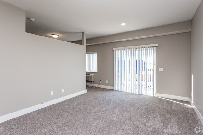 Studio - Florence/632 SF