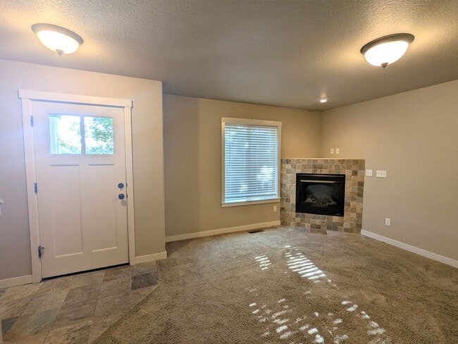 Photo - Gorgeous 3x2 townhouse, single-car garage,...