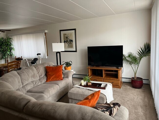 Photo - 9524 Mansfield Ave