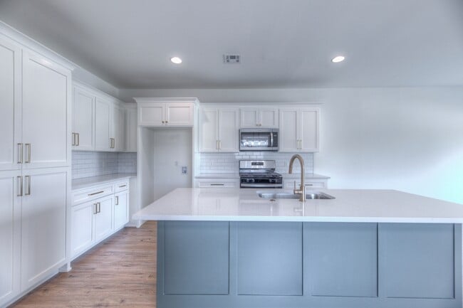 Photo - 2819 E 81st Pl