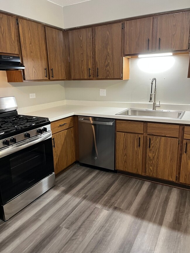 Photo - 15 E Maple St Unit AD