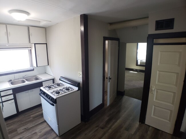 Photo - Cozy 2 Bedroom 1 bath Upstairs with Garage