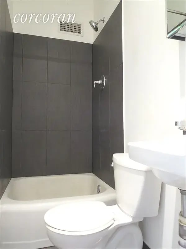 Photo - 89 Ryerson St