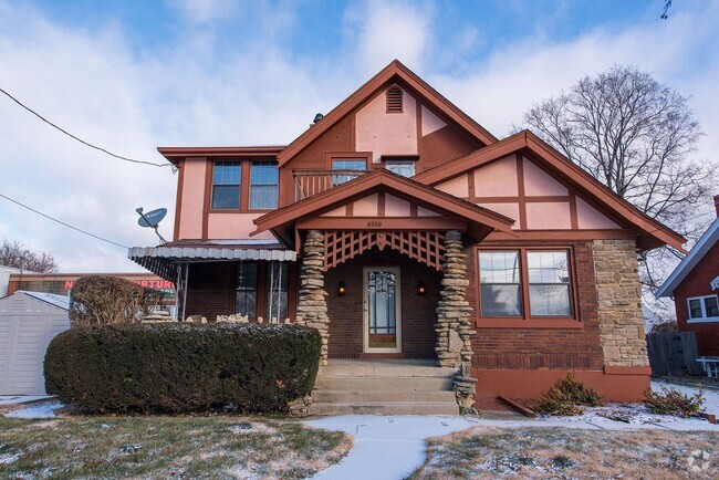 Building Photo - Beautifully updated Tudor style duplex. Up... Unit #2 Ferguson Pl 4950 Rental