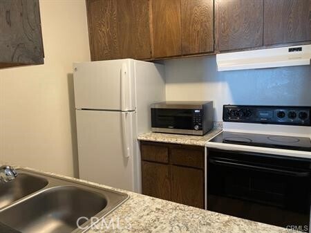 Photo - 610 The Village