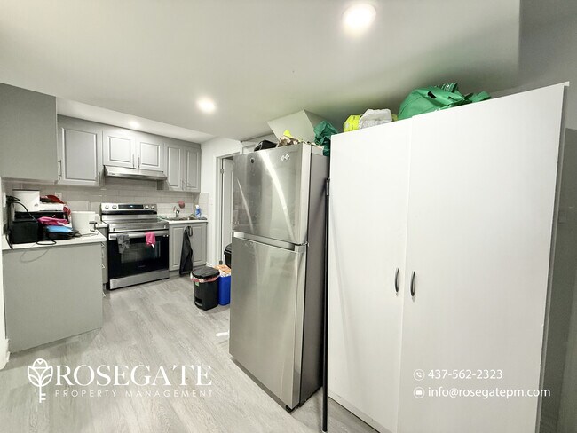 Photo - Modern Basement Apartment with In-Unit Laundry & Parking – Oshawa Unité 2