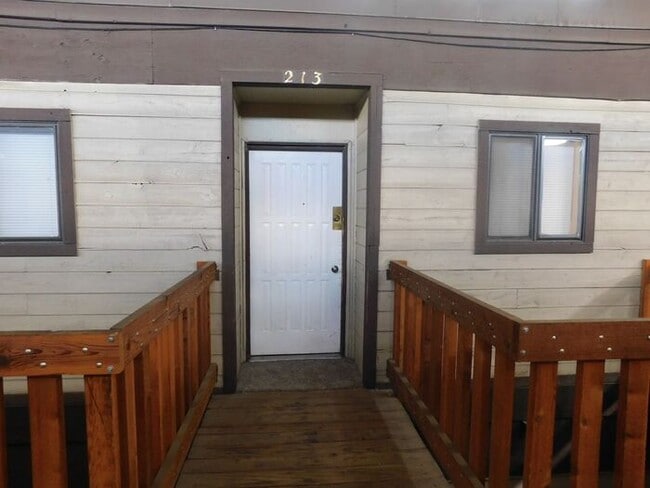 Photo - Charming 2-Bed Condo Near CMU & St. Mary’s – Great Amenities & Prime Location!