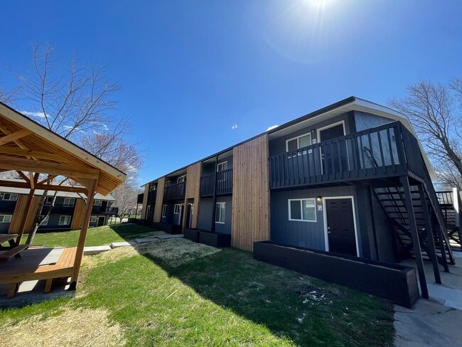 Photo - Chelsea Apartments