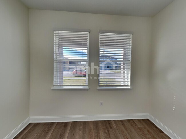 Photo - 3691 Lk Blf Lp