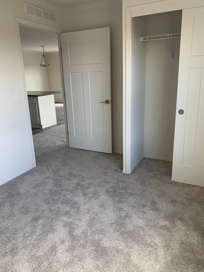 Photo - 3 Bedroom 2 Bathroom Charming Home for Ren...