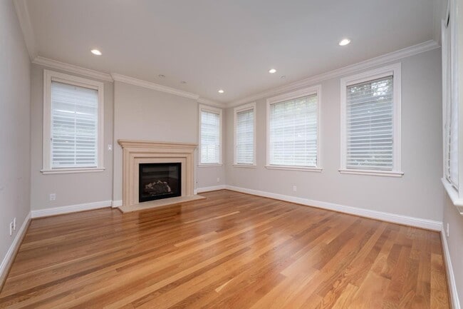 1459 Oak Grove Ave