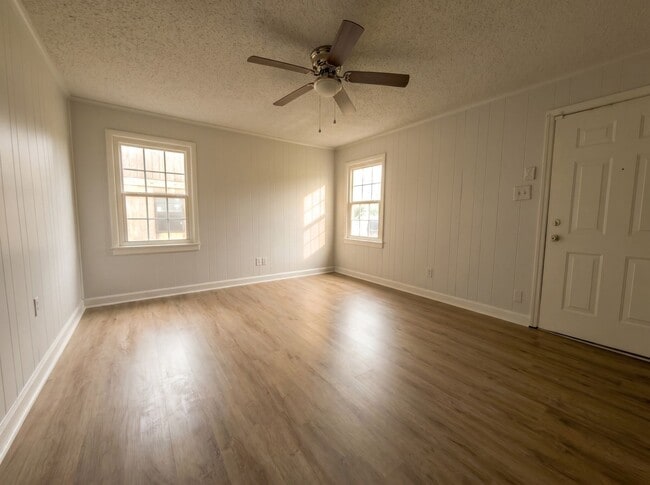 Photo - 518 Burlington Cir