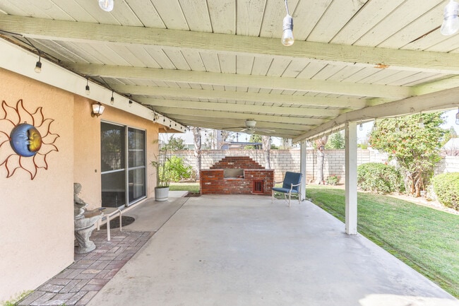 Photo - 205 E Old Mill Rd