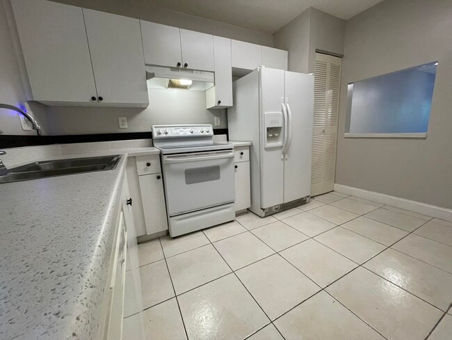 Building Photo - 2967 Riverside Dr Unit 109