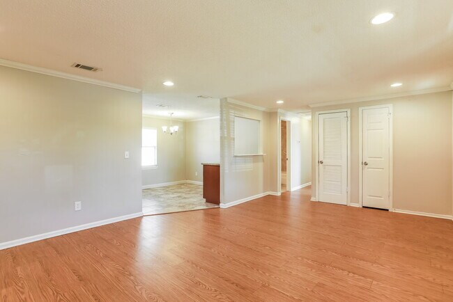 Photo - 7527 Springer Pl