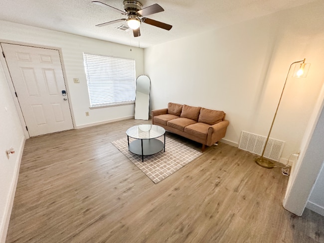 Photo - 4605 NW Ozmun Ave