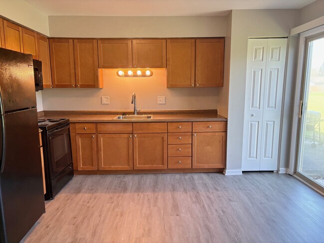 Photo - 724 Oakton Rd