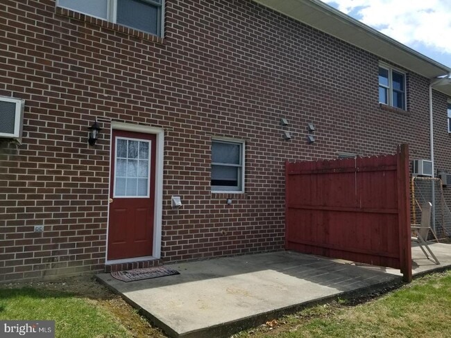 Photo - 695 Center Dr
