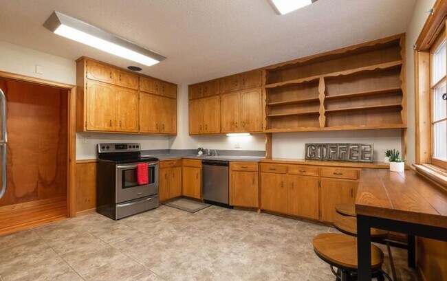 Photo - Spacious 4 bedroom 2 bathroom stand alone pet friendly home, with attached garage